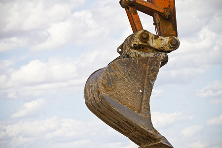 履带型装载器挖土机 在Saa进行挖掘工作拖拉机装载机机器力量车辆地面推土机蓝色矿业天空图片