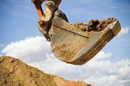 在康斯特省工作 在Entehoving卸沙时卸沙的轮式搬运机搬运工挖掘机地面蓝色土壤装载机矿业运动建造机械图片
