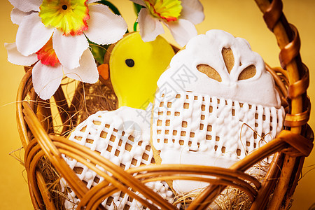 复活节饼干篮中装饰手工干草庆典蛋糕小鸡水仙花甜点派对篮子图片