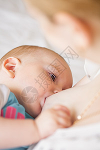 母乳喂养闭合食物孩子家庭母性卫生童年保健母亲金发女郎营养图片
