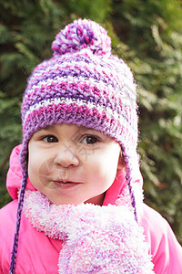 女孩的脸脸紫丁香快乐孩子衣服幸福喜悦童年围巾夹克操场图片