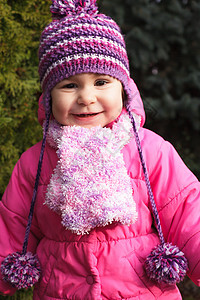 女孩的脸脸帽子幸福操场围巾女性女儿紫色童年快乐眼睛图片