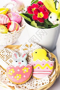 复活节饼干和装饰鸡蛋甜点乐趣郁金香派对季节蕾丝手工礼物篮子庆典图片