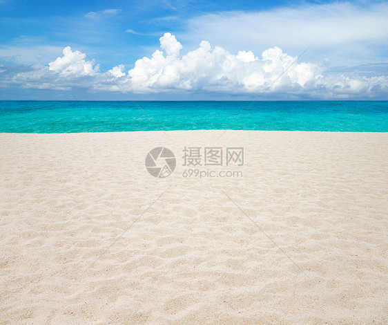 沙滩和热带海太阳晴天放松海景天堂冲浪蓝色天空阳光海浪图片