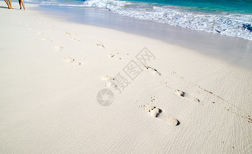 海滩上的脚印脚步海滨小路打印天空海岸假期烙印支撑海洋图片