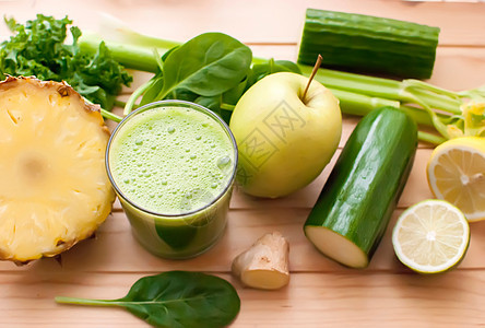 健康绿色脱毒汁饮食食物奶昔玻璃养分菠萝叶子木头桌子柠檬图片