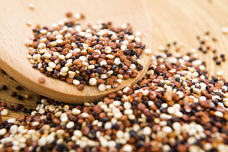 三色quinoa 谷物玻璃种子木头收成营养白色纤维饮食桌子食物图片