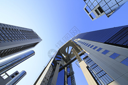 日本大阪的蓝天空和美田天楼玻璃反射地点办公室城市高楼建筑学天空摩天大楼职场图片