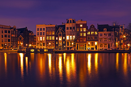 在荷兰的阿姆斯特丹夜间住房建筑学运输建筑城景交通景观灯笼城市反射图片