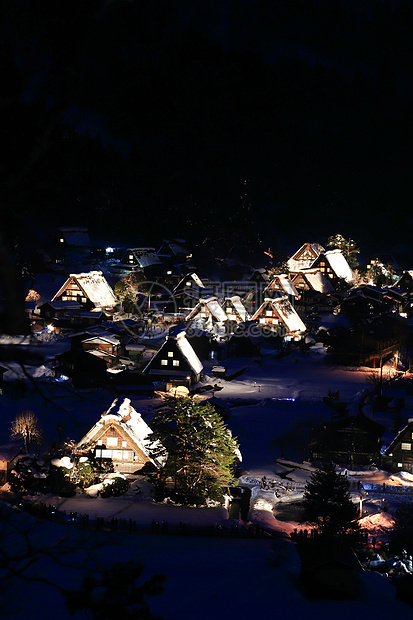 日本白川之光照亮街道村庄房子地标遗产外表合掌三角形季节旅游图片