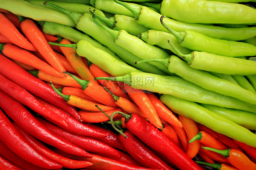 市场上一连串有机工匠蔬菜辣椒胡椒收成黄色宏观民众村庄红色维生素图片