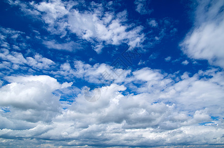 蓝蓝天空蓝天沉淀气候云雾阳光水分照片天气环境蓝色图片