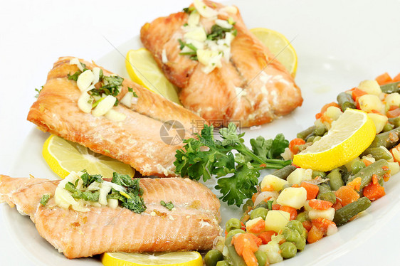鲑鱼和蔬菜健康食品图片
