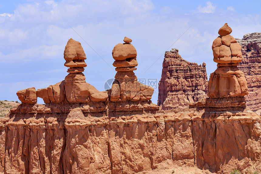 3名胡杜斯戈布林谷州立公园修女石峰峡谷旅行沙漠悬崖崎岖公园艺术地精橙子图片