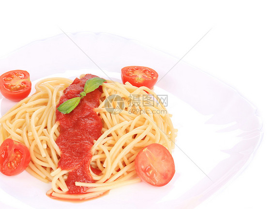 面条上加番茄酱和辣椒烹饪食物蔬菜小麦营养餐厅美食草本植物午餐食谱图片
