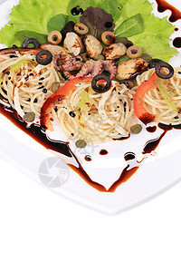 配意大利面海沙拉食物白色红色盘子面条章鱼黄色绿色宏观大豆图片