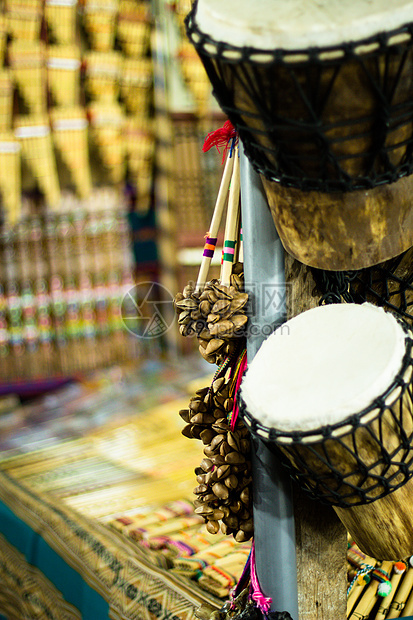 秘鲁当地市场上的音乐乐器初洛艺术木头排箫历史长笛利马文化拉丁管道图片
