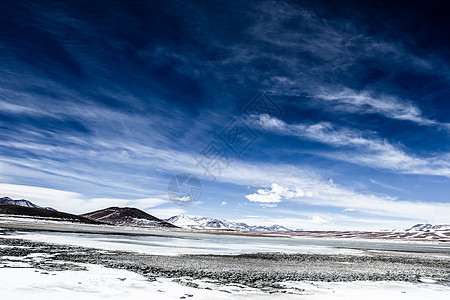 蓝色天空和白云之上的沙漠和山丘 玻利维亚阿尔提平洛高原山脉荒野地区旅行旅游气候风景地形土地图片