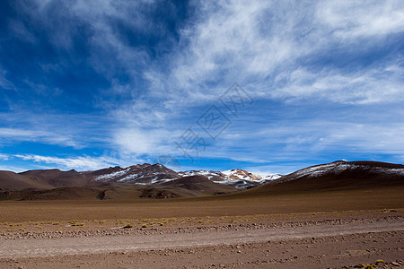 蓝色天空和白云之上的沙漠和山丘 玻利维亚阿尔提平洛气候风景火山公园高度植物山脉野生动物荒野顶峰图片