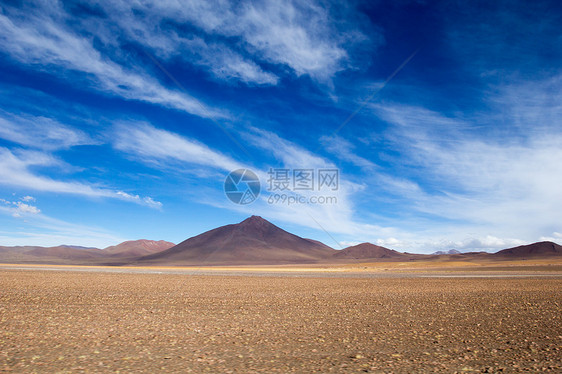 蓝色天空和白云之上的沙漠和山丘 玻利维亚阿尔提平洛火山旅行国家高度野生动物旅游土地顶峰荒野气候图片