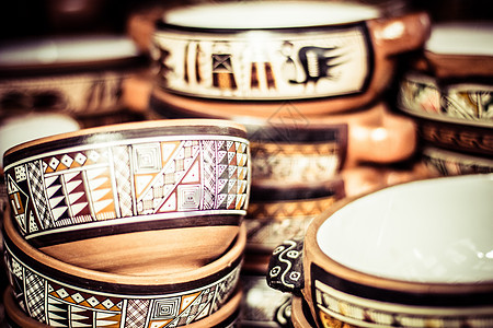 秘鲁 南美洲当地市场的陶瓷贸易工艺茶壶旅行销售店铺装饰品杯子制品黏土图片