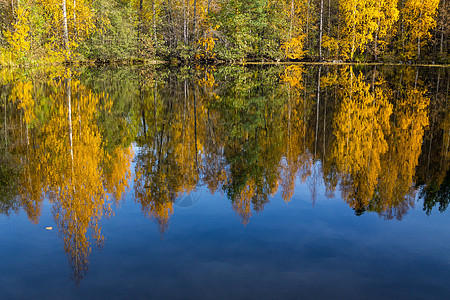 秋季湖泊反思图片