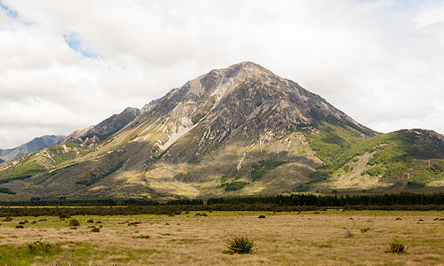 新西兰南阿尔卑斯山的观点远景全景氨氮火车旅行路线旅游岩石山脉铁路图片