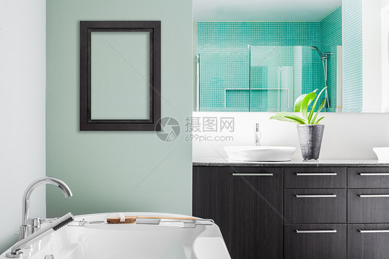 使用软绿色面纸颜色的现代卫生间植物框架帆布绘画摄影艺术房地产木头浴缸浴室图片