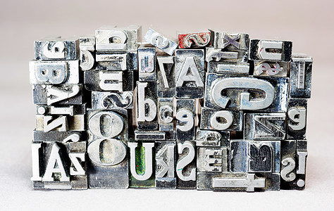 金属型印刷机排版过时的版式文本字母金属雕刻数字字体打印黑色首都静物灰色凸版图片