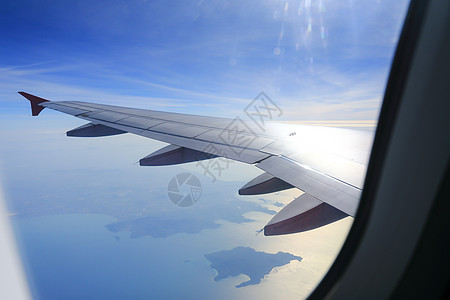 透过窗口飞机查看情况天空喷射空气航班窗户蓝色框架航空玻璃假期图片