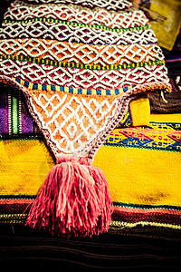 秘鲁 南美洲市场上的多姿多彩的制造业工匠拉丁毯子编织小地毯手工展示骆驼条纹工艺图片