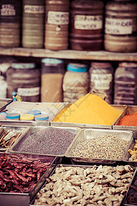 印度果阿当地市场的印度有色香料粉末跳蚤豆蔻胡椒食物香菜种子辣椒美食芳香图片