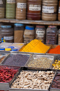 印度果阿当地市场的印度有色香料粉末豆蔻美食店铺小豆蔻丁香胡椒辣椒跳蚤香菜图片