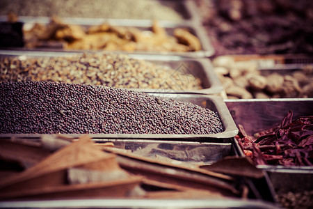 印度果阿当地市场的印度有色香料店铺跳蚤胡椒芳香豆蔻香菜美食食物种子小豆蔻图片