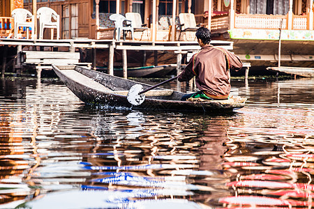 克什米尔达尔湖的Shikara船市场木头船屋场景旅行文化运输船库开发社区图片