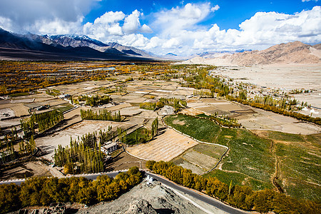 喜马拉雅山的拉达克 喜马偕尔邦 运输佛教徒赛道驾驶风景旅行天空山脉沥青地平线图片