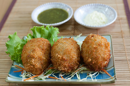 克格特用餐油炸奶油厨房黄色盘子小吃白色美食烹饪图片