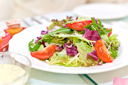 新鲜蔬菜沙拉饮食叶子香料食物草本植物洋葱胡椒黄瓜小吃午餐图片