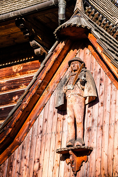 波兰Zakopane的传统抛光木屋窗户村庄寡妇木材历史性国家院子建筑学小屋房子图片