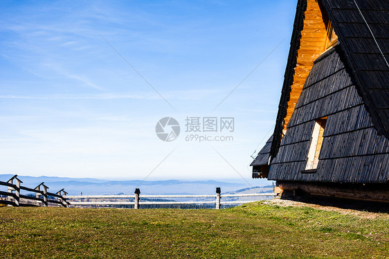 波兰扎科帕内塔特拉高山的绿谷旅行国家公园岩石小路森林晴天牧场旅游踪迹图片