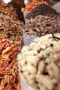 印度当地集市的传统香料和干果情调混合物红辣椒豆蔻辣椒美食异国食物草本植物藏红花图片