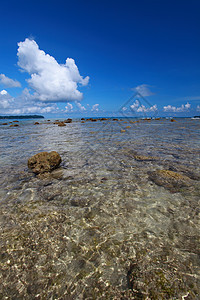 低潮 蓝色天空和白云 在珊瑚海滩 安达曼岛反射风景海岸线支撑海景海滩旅行晴天孤独海洋图片