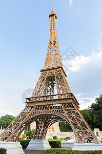 Eiffel 塔在小型 Siam 中复制天空传统旅游财富景观复制品街道旅行经济文化图片