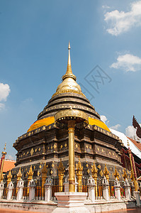 Wathra 那个兰邦卢昂木头蓝色天空寺庙文物金子旅行宗教文化南邦图片