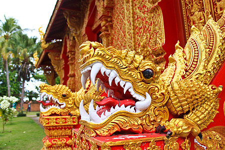 塔伊寺庙 泰王国的纳加雕像上帝传统佛教徒场景旅行建筑天空艺术文化沉思图片