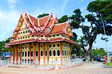 位于Tha Hau Hin火车站的旧售票处平台运输情调建筑学建筑绿色旅行火车热带铁路图片