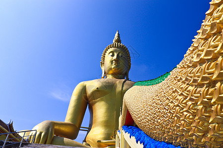 泰兰安忠省Wat Muang的金佛图片