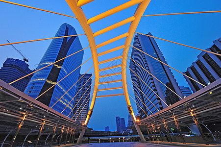 泰国曼谷Chong Nonsi天上行走天际行人建筑蓝色建筑学天空地标摩天大楼办公室城市图片
