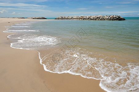 泰国Rayong海滩的码头裂口水海岸线岩石旅游蓝色海岸支撑海洋旅行石头断路器图片