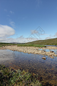 Tundra 景观爬坡地平线国家高地全景石头晴天土地风景场景图片